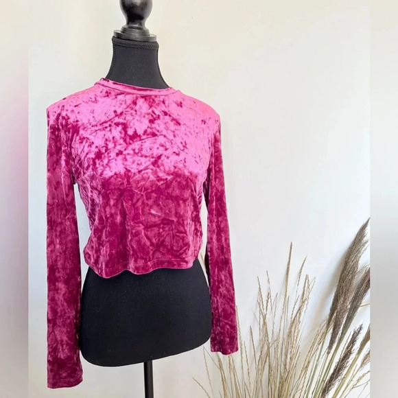 5/20$ Divided purple velvet long sleeves crop top size medium - Picture 2 of 6
